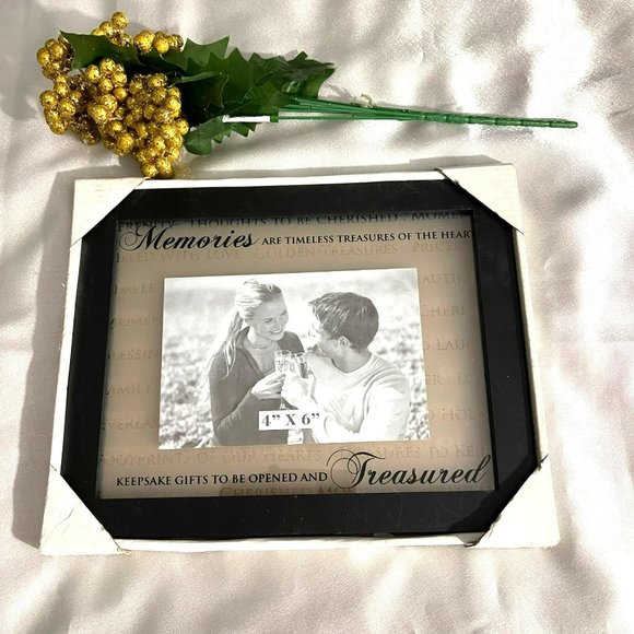 Black border 4" x 6" picture frame - Picture 1 of 7